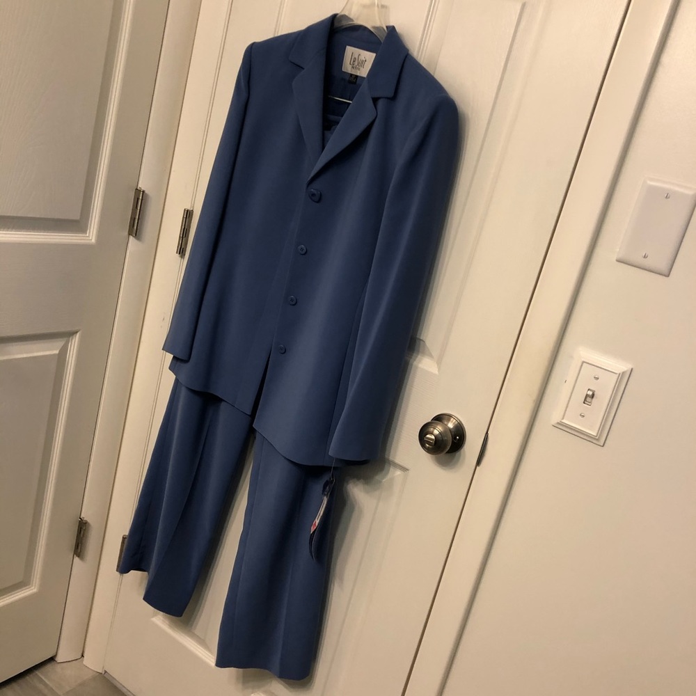 Le Suit 3 piece suit size 6P (skirt & pants)